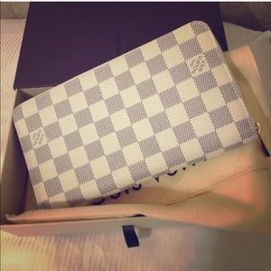 LV wallet